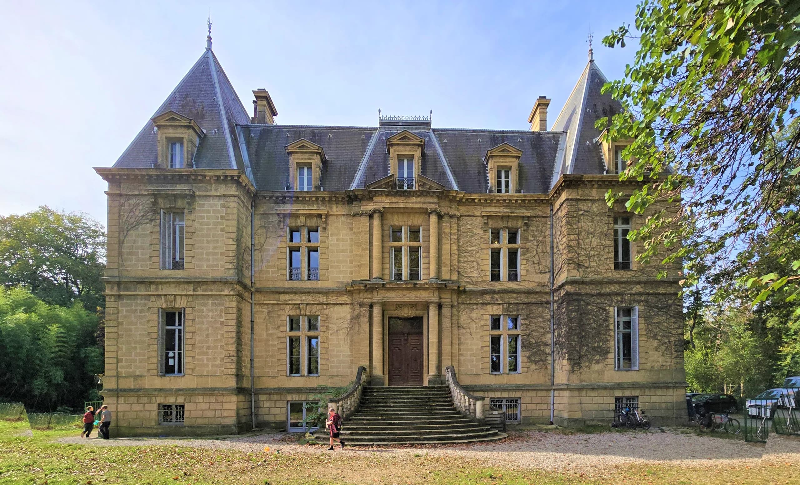 Ensemble scolaire de L'Archipel, château des Ramières, Allex (Drôme) — vue 2