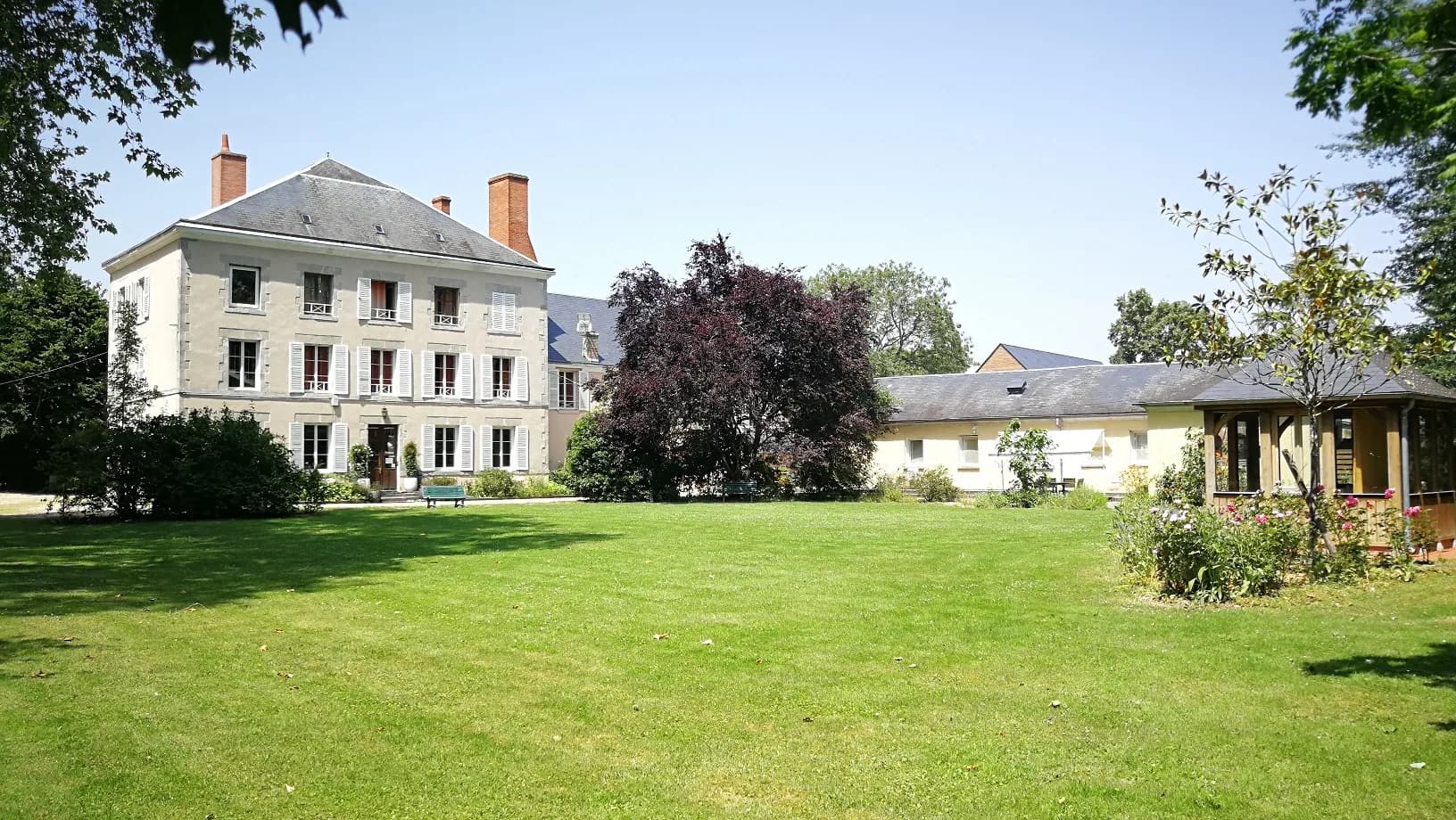 Château du yoga Sivananda, Neuville-aux-Bois (Loiret) — vue 2