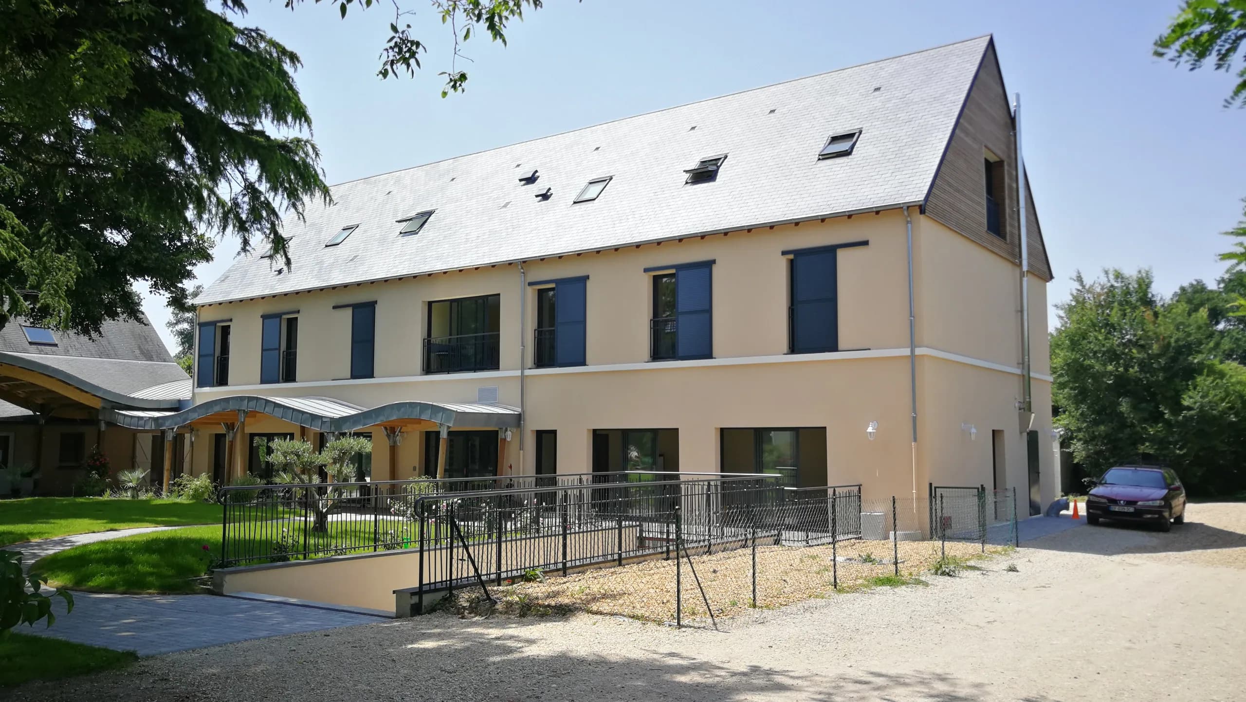 Château du yoga Sivananda, Neuville-aux-Bois (Loiret) — vue 5