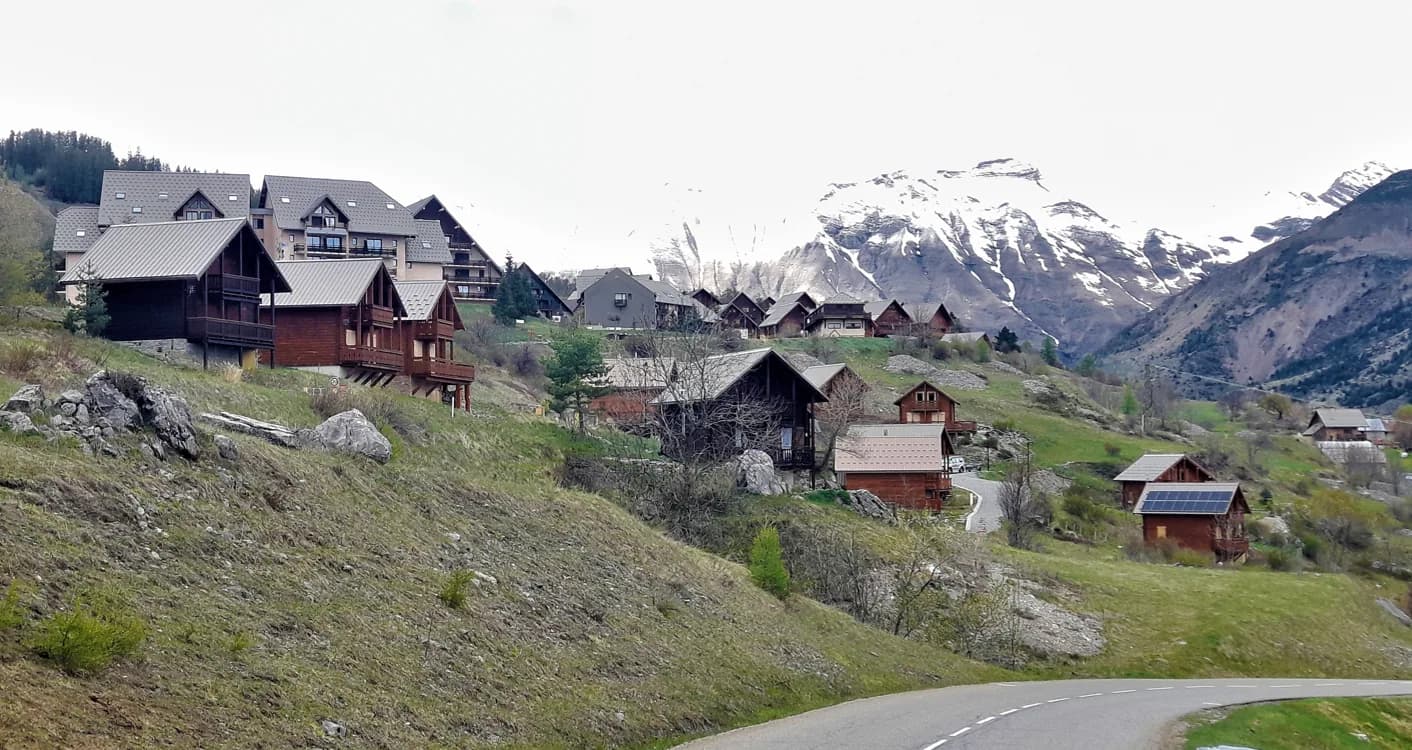 Cinq chalets, Réallon (Hautes-Alpes) — vue 1
