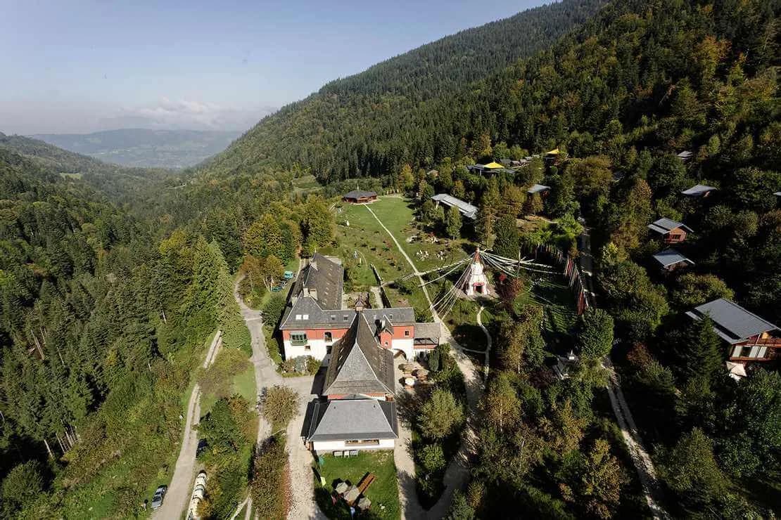 Karma Ling, écosite d'Avallon, Savoie — vue 1