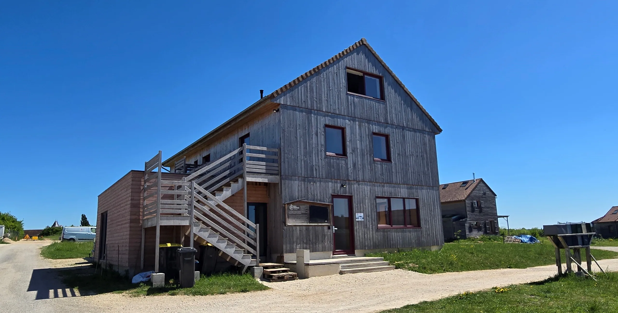 Maison commune de l'écohameau du Plessis, Pontgouin (Eure-et-Loir) — vue 2